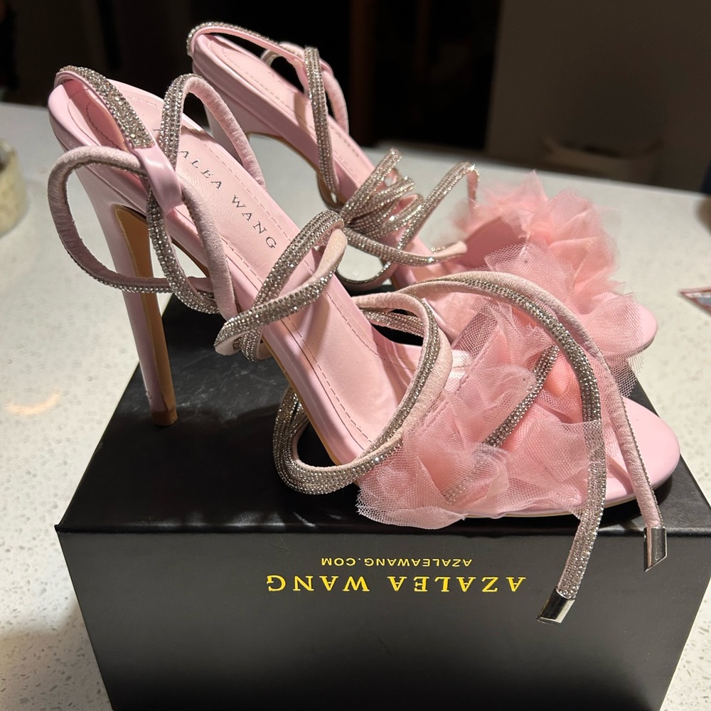 Akira Heels